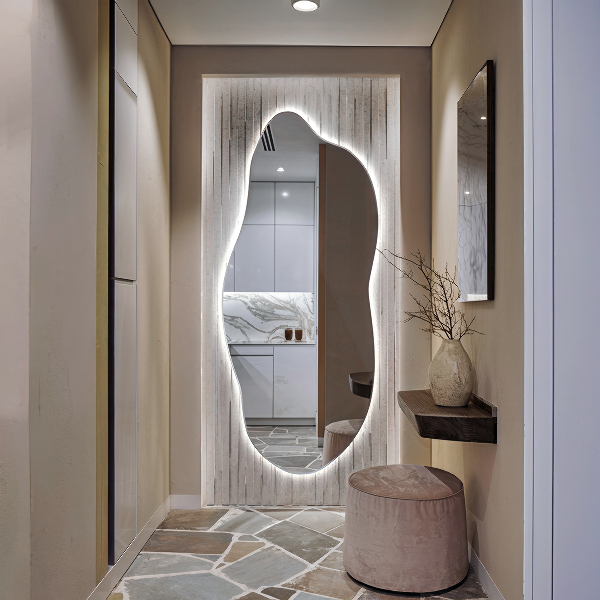 Nepravidelné zrcadlo s led osvětlením 35x80 cm