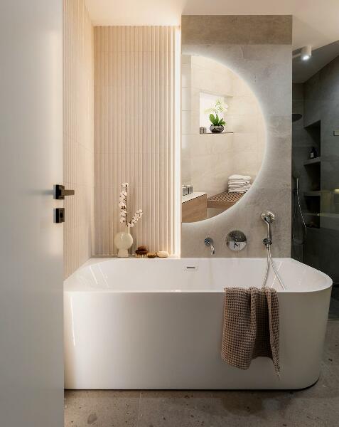 Půlkruhové zrcadlo na zeď s led osvětlením 30x60 cm