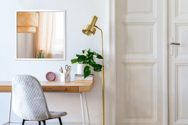 Obdélníkové zrcadlo do obýváku s bílým rámem 70x50 cm