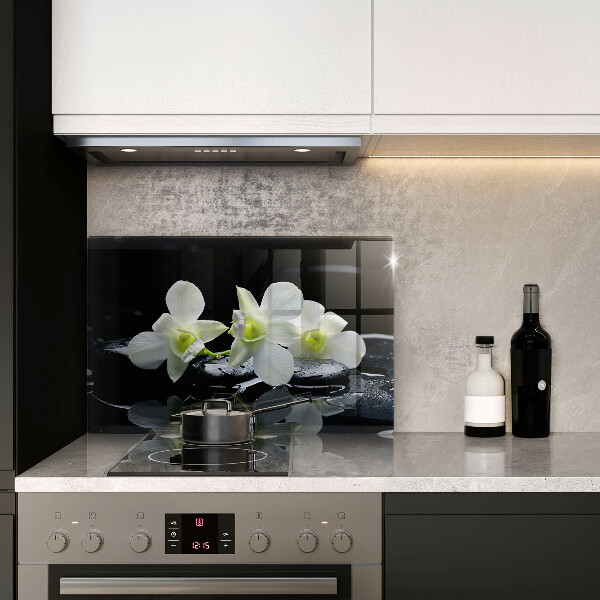 Skleněná deska za sporák Bílé květy v zenové vodě