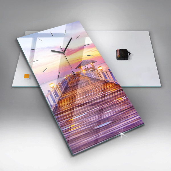 Vertikální skleněné hodiny Most v přístavu večer