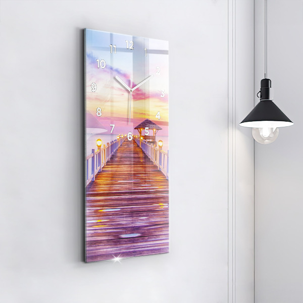 Vertikální skleněné hodiny Most v přístavu večer