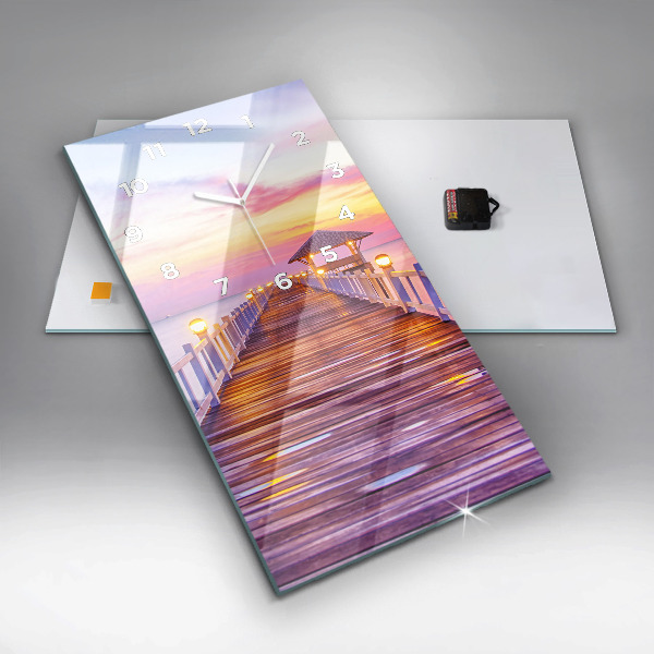 Vertikální skleněné hodiny Most v přístavu večer