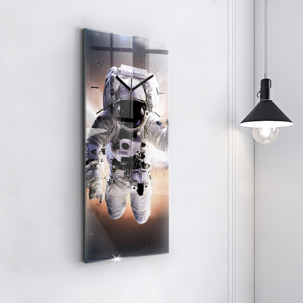 Vertikální skleněné hodiny Astronaut ve vesmíru