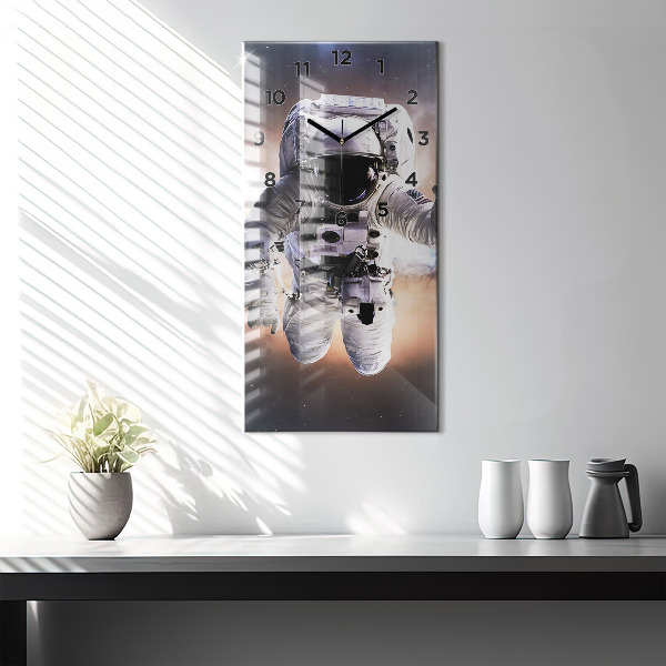 Vertikální skleněné hodiny Astronaut ve vesmíru