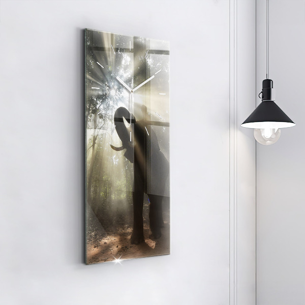 Vertikální skleněné hodiny Slon v džungli