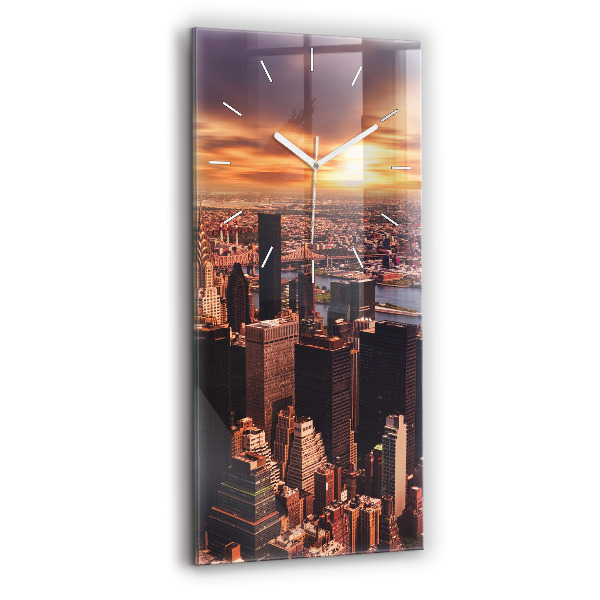 Vertikální nástěnné hodiny Panorama města na západ