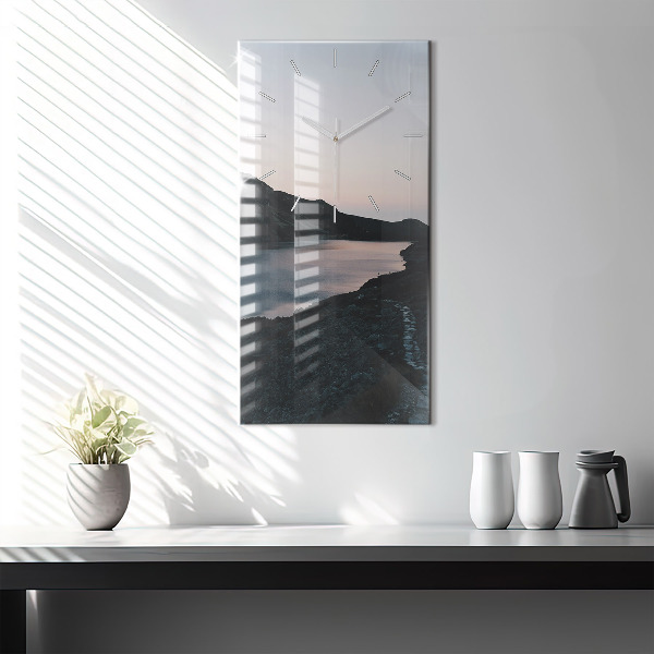 Vertikální nástěnné hodiny Jezero a hory