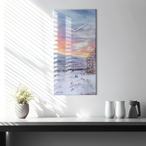 Vertikální nástěnné hodiny Chata v horách