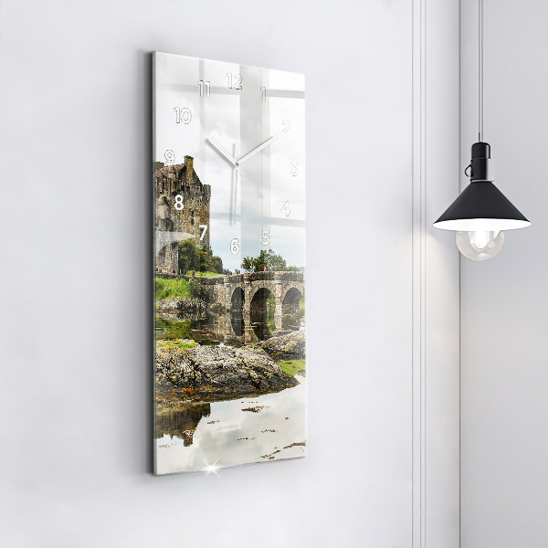 Vertikální nástěnné hodiny Hrad Eilean Donan Skotsko