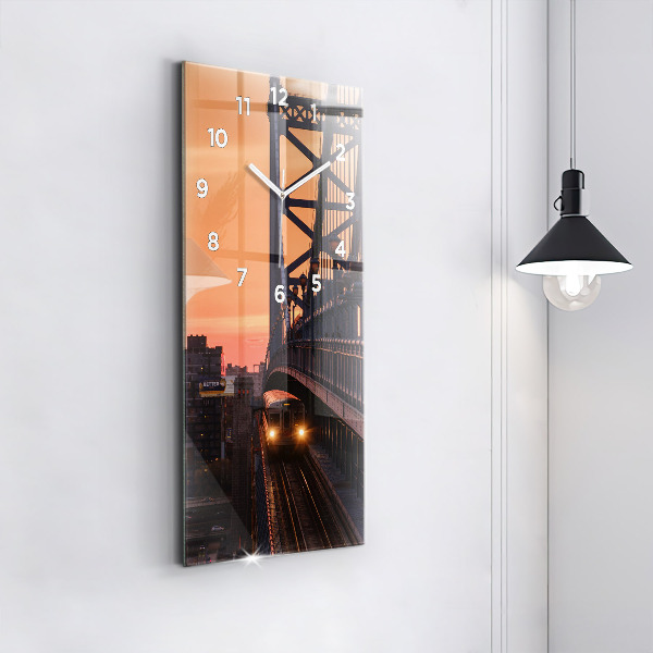 Vertikální nástěnné hodiny Most Benjamina Franklina