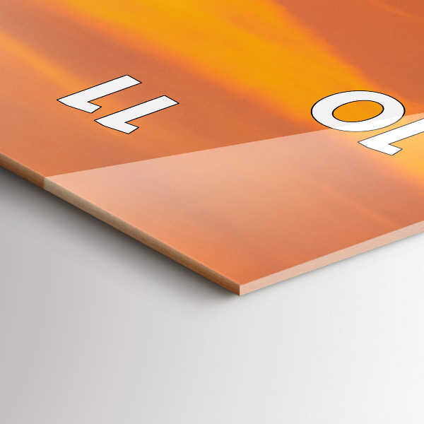 Vertikální nástěnné hodiny Balaton ve večerních hodinách