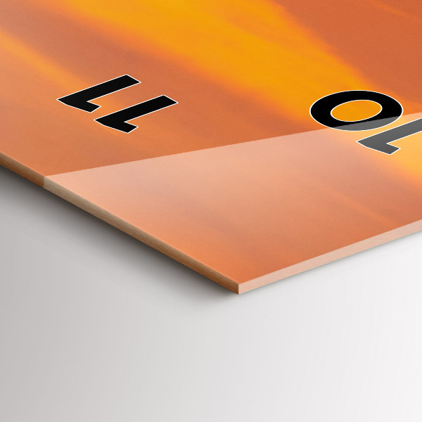 Vertikální nástěnné hodiny Balaton ve večerních hodinách