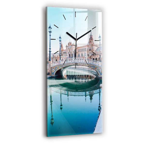 Vertikální nástěnné hodiny Španělské náměstí v Seville