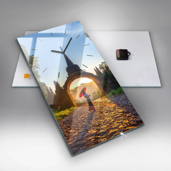 Vertikální skleněné hodiny Park Surat Thani v Thajsku