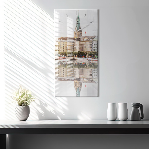 Vertikální skleněné hodiny Řeka Hamburk v Německu