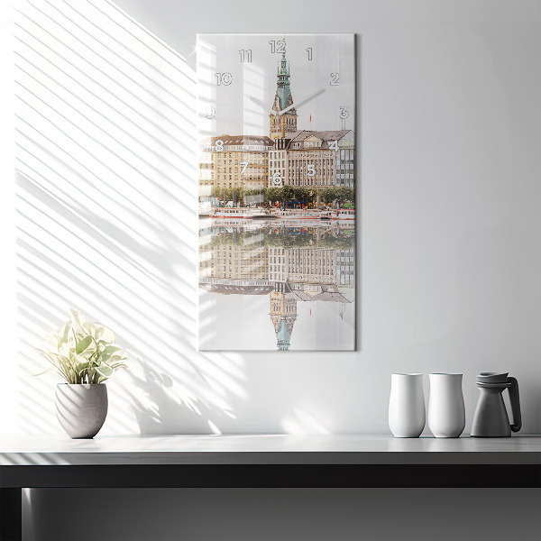Vertikální skleněné hodiny Řeka Hamburk v Německu