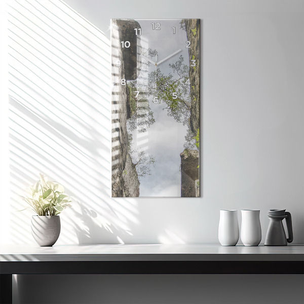 Vertikální skleněné hodiny Skalní město v České republice