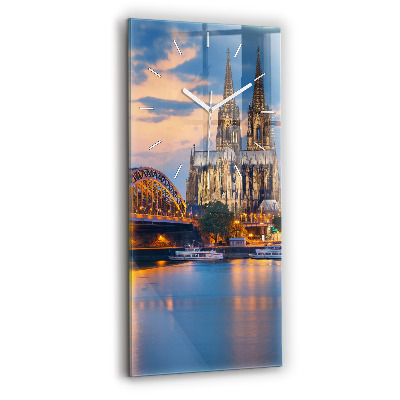 Vertikální skleněné hodiny Pohled na radnici