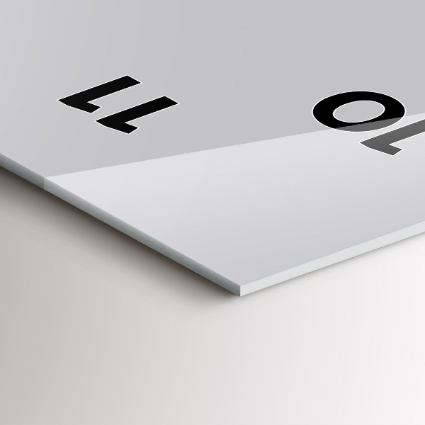 Vertikální nástěnné hodiny Barva světle šedá