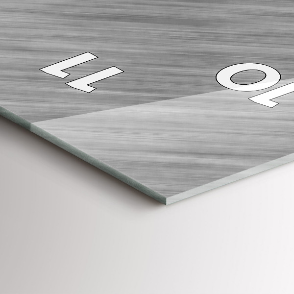 Vertikální skleněné hodiny Kovová stěna