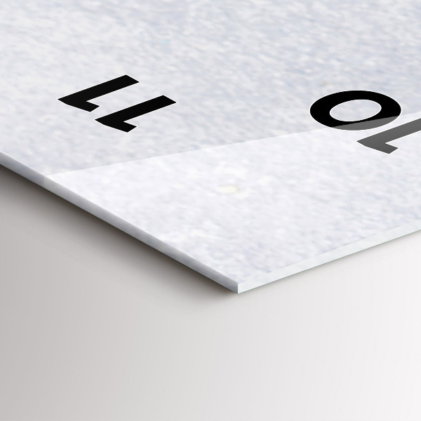 Vertikální nástěnné hodiny Kousek dortu