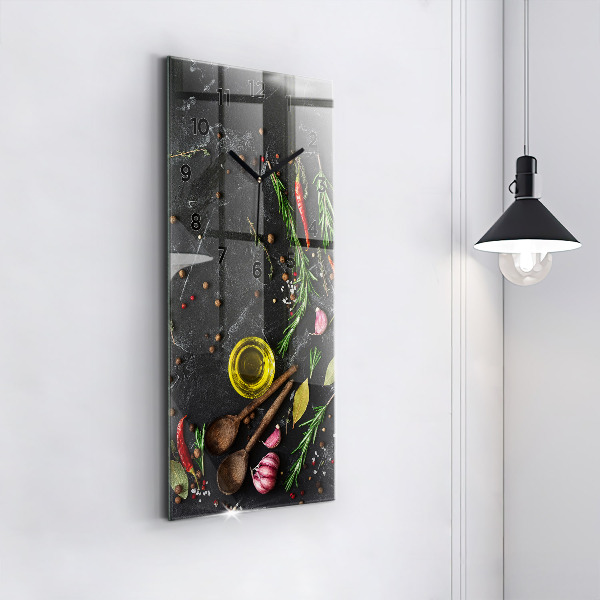 Vertikální nástěnné hodiny Koření na pultu
