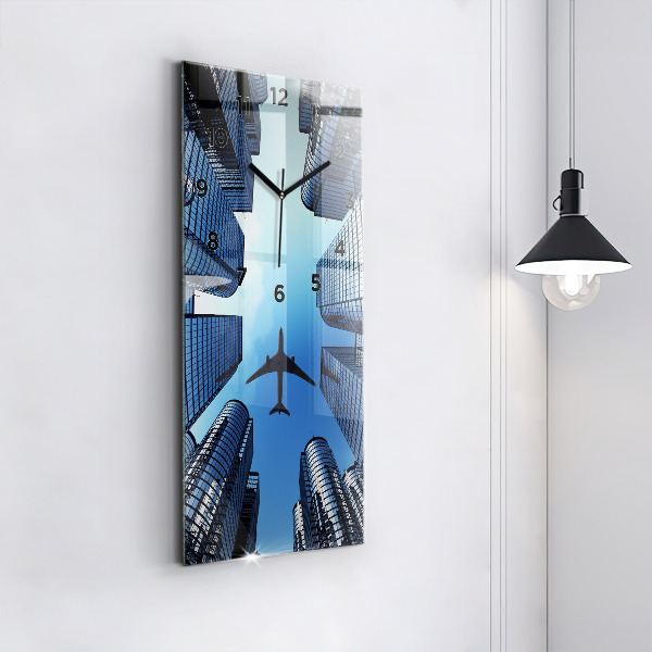 Vertikální skleněné hodiny Letadlo nad budovami