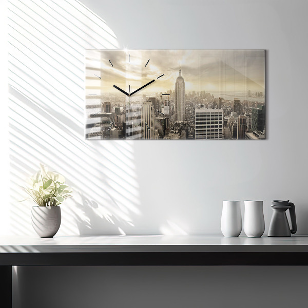 Horizontální hodiny na skle Věže v New Yorku