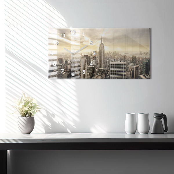 Horizontální hodiny na skle Věže v New Yorku