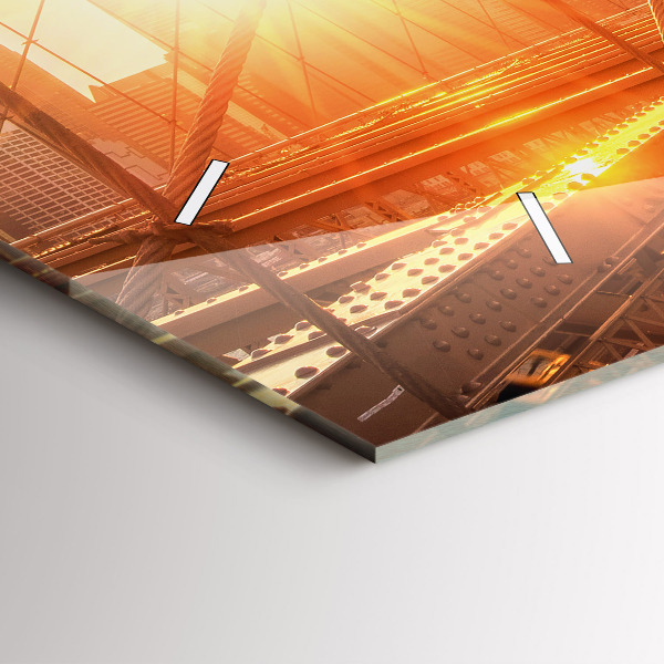 Horizontální hodiny na skle Brooklynský most v New Yorku