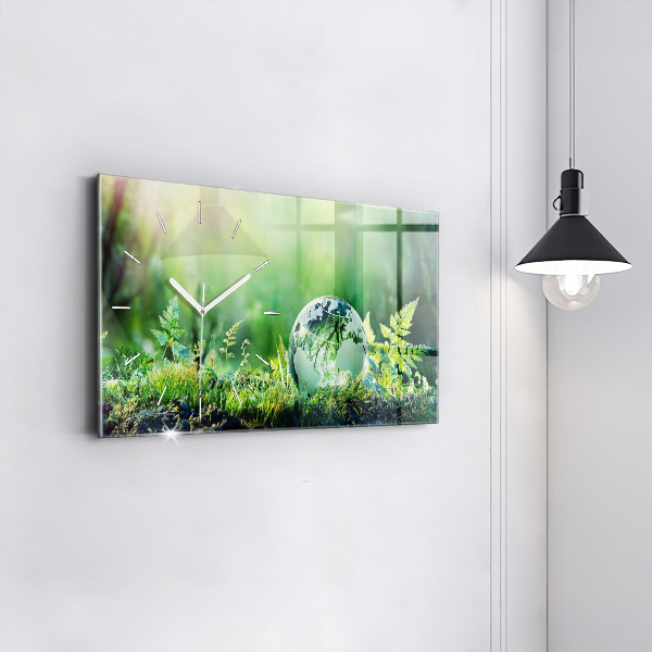 Horizontální hodiny na skle Zeměkoule