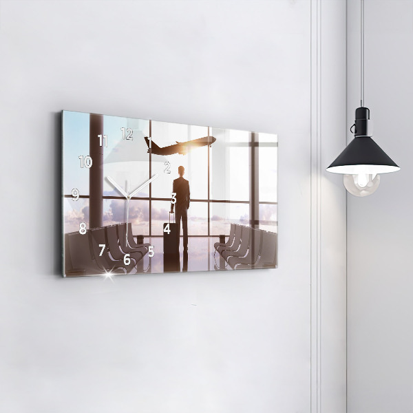 Horizontální hodiny na skle Muž na letišti