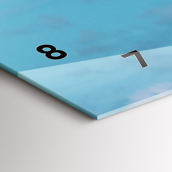 Horizontální skleněné hodiny na stěnu Vysoká žirafa na pozadí oblohy