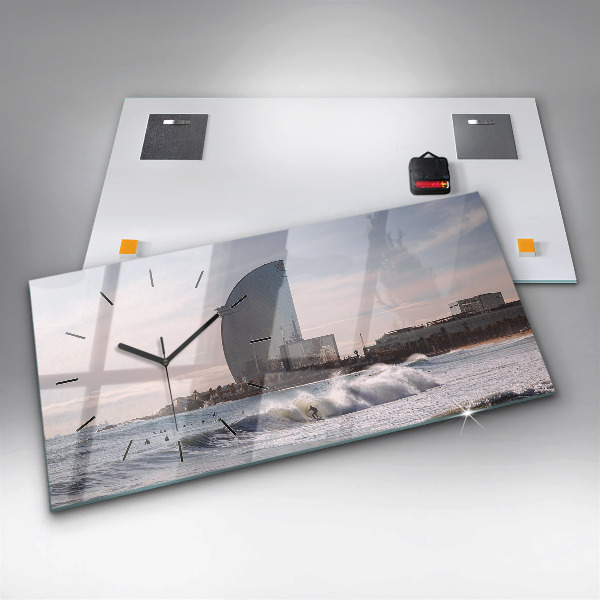 Horizontální skleněné hodiny na stěnu Surfař v Barceloně