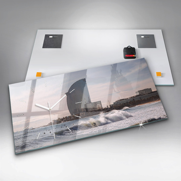 Horizontální skleněné hodiny na stěnu Surfař v Barceloně