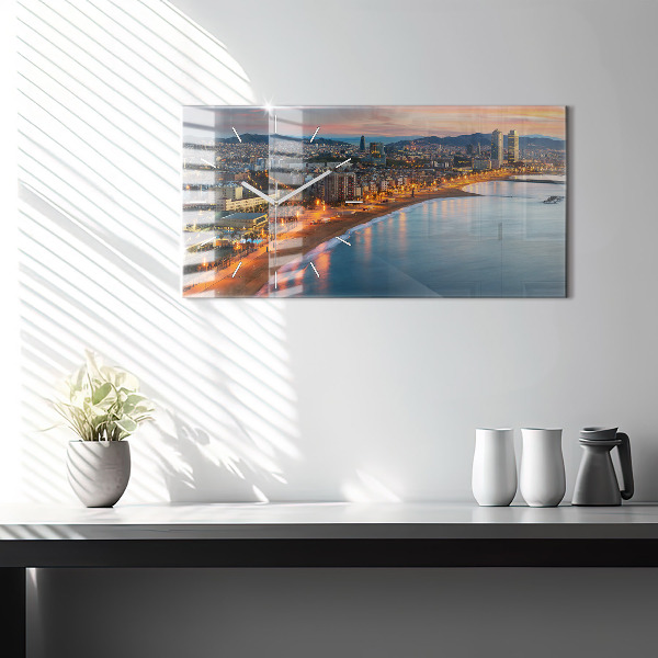 Horizontální hodiny na skle Pláž v Barceloně