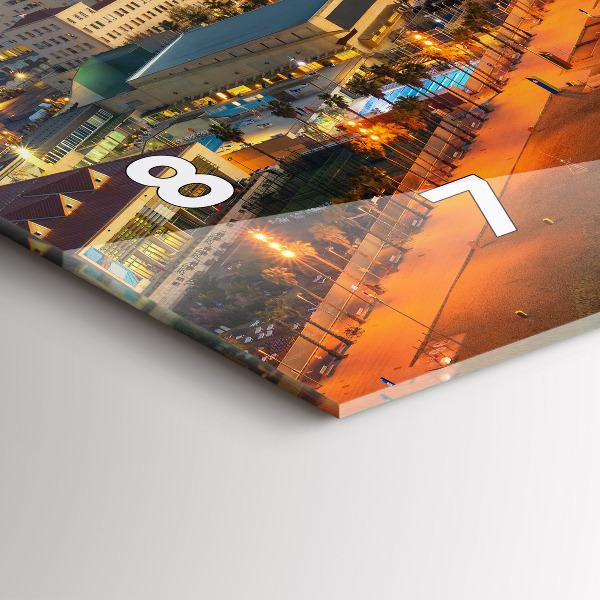 Horizontální hodiny na skle Pláž v Barceloně