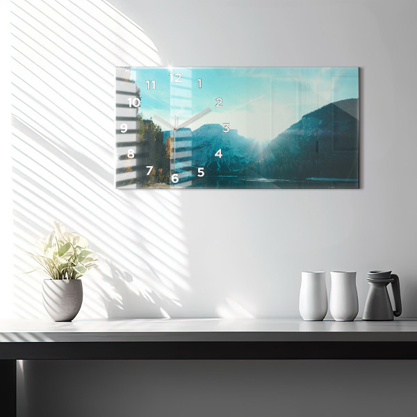 Horizontální skleněné hodiny na stěnu Hory a řeka v Polsku