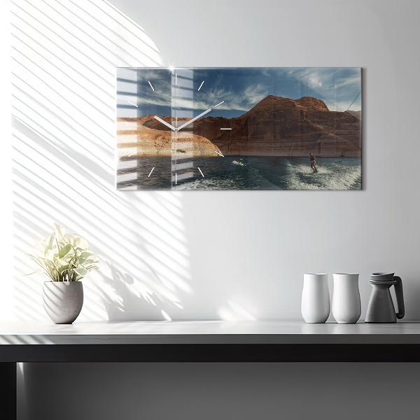 Horizontální skleněné hodiny na stěnu Osoba na vodních lyžích