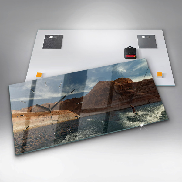 Horizontální skleněné hodiny na stěnu Osoba na vodních lyžích