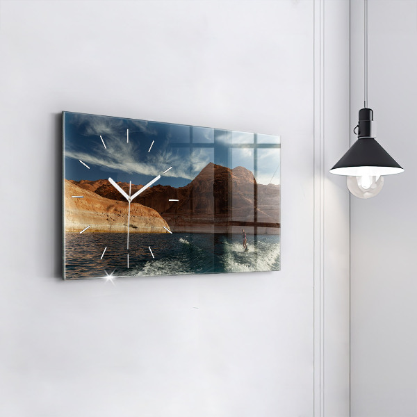 Horizontální skleněné hodiny na stěnu Osoba na vodních lyžích