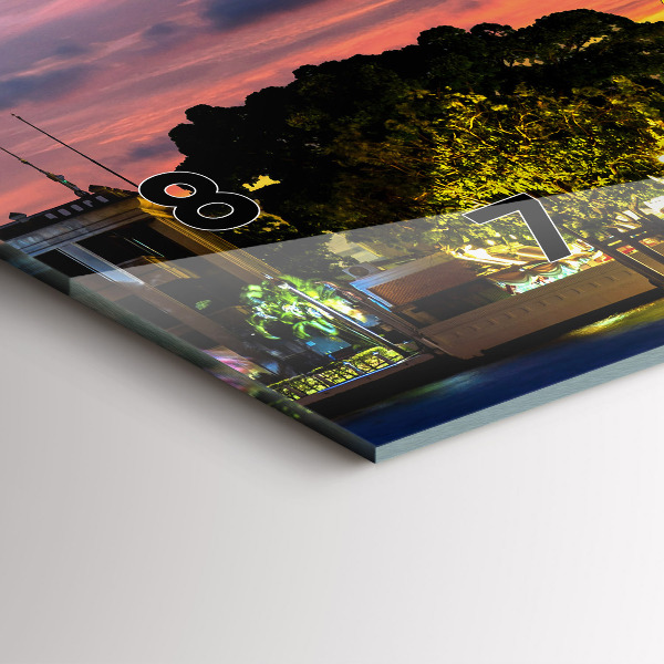 Horizontální hodiny na skle Chrám v Bangkoku