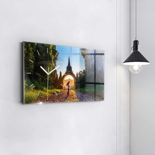 Horizontální hodiny na skle Park Surat Thani v Thajsku