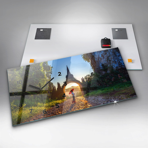 Horizontální hodiny na skle Park Surat Thani v Thajsku