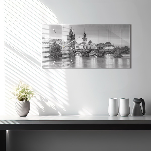 Horizontální hodiny na skle Pohled na Karlův most v Praze