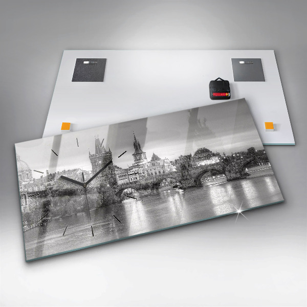 Horizontální hodiny na skle Pohled na Karlův most v Praze