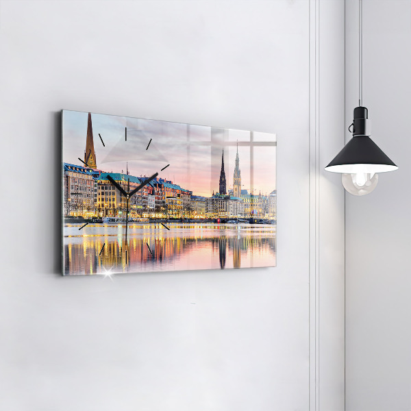 Horizontální hodiny na skle Alster v Hamburku