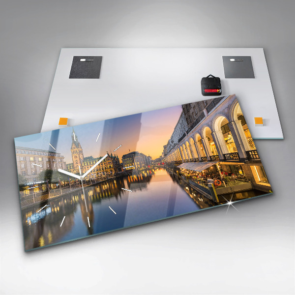 Horizontální hodiny na skle Hamburská radnice