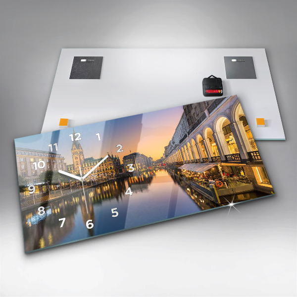 Horizontální hodiny na skle Hamburská radnice